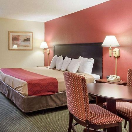 Rodeway Inn West Memphis Exteriér fotografie